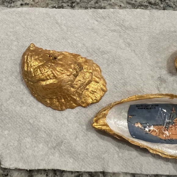 Nantucket Decorative Oyster Shells – Set of 3 with Gold Trim - Picture 4 of 14
